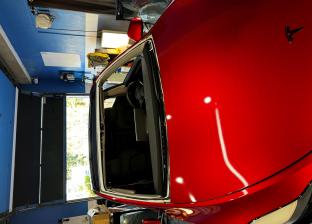 Remplacement express de pare-brise sur Tesla Model Y