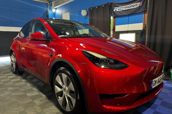 TESLA MODEL Y REMPLACEMENT DE PARE BRISE ET TRAITEMENT CERAMIQUE FEYNLAB